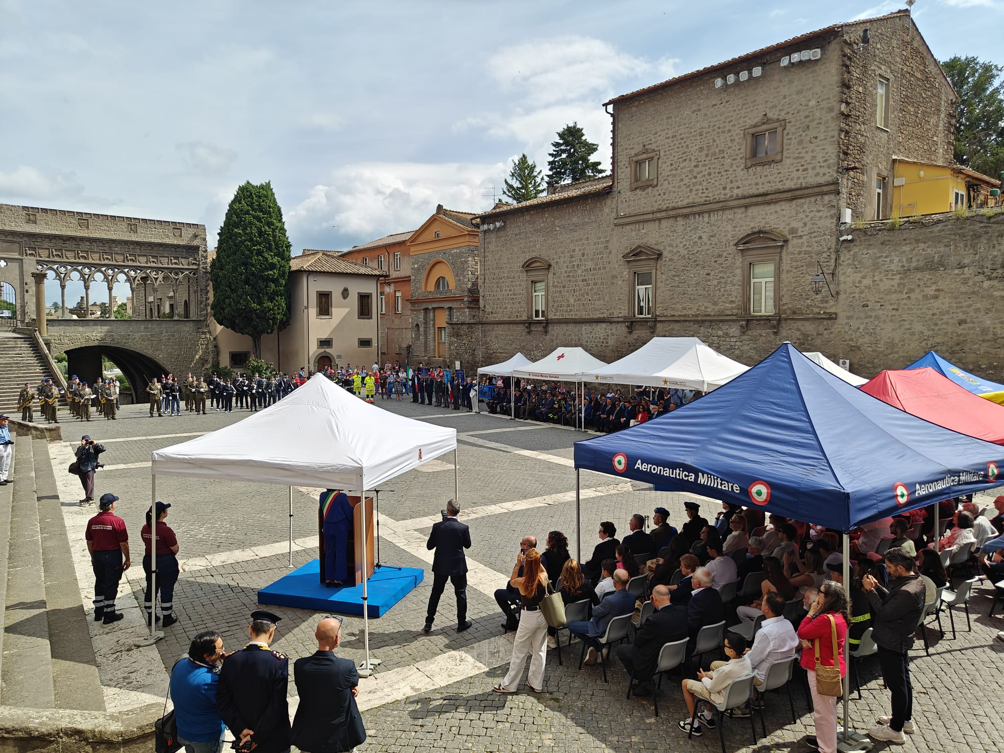 Viterbo – La Repubblica compie 80 anni: istituzioni e cittadini in piazza tra memoria, diritti e lo sguardo rivolto ai giovani (FOTO e VIDEO)