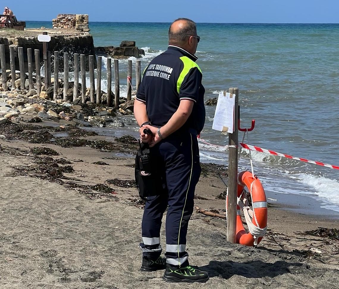 Tarquinia Lido – Fatta brillare la bomba a mano trovata in mare: conclusa la bonifica davanti al Porticciolo