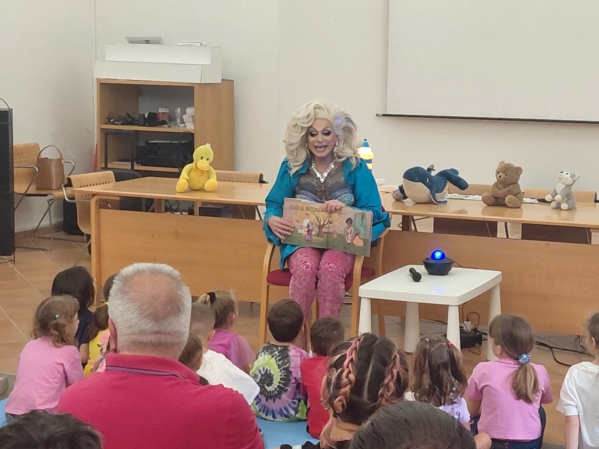 “L’ora delle storie con Priscilla”, iniziato il Pride Civitavecchia 2026 (FOTO & VIDEO)