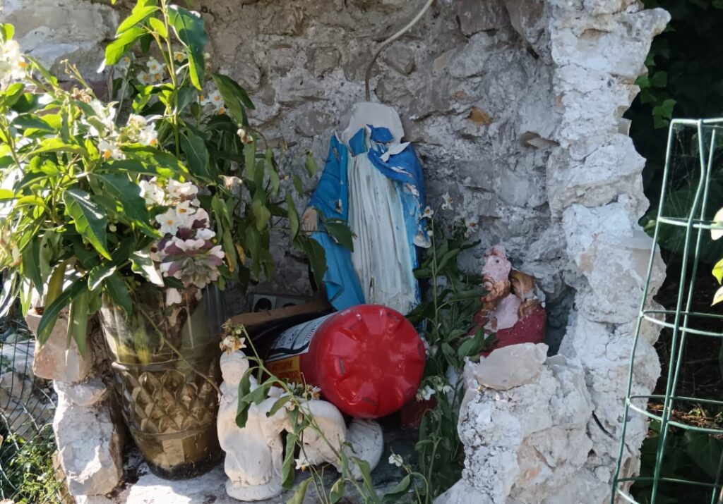 Ceccano: statua Madonna danneggiata con estintore, indagini in corso