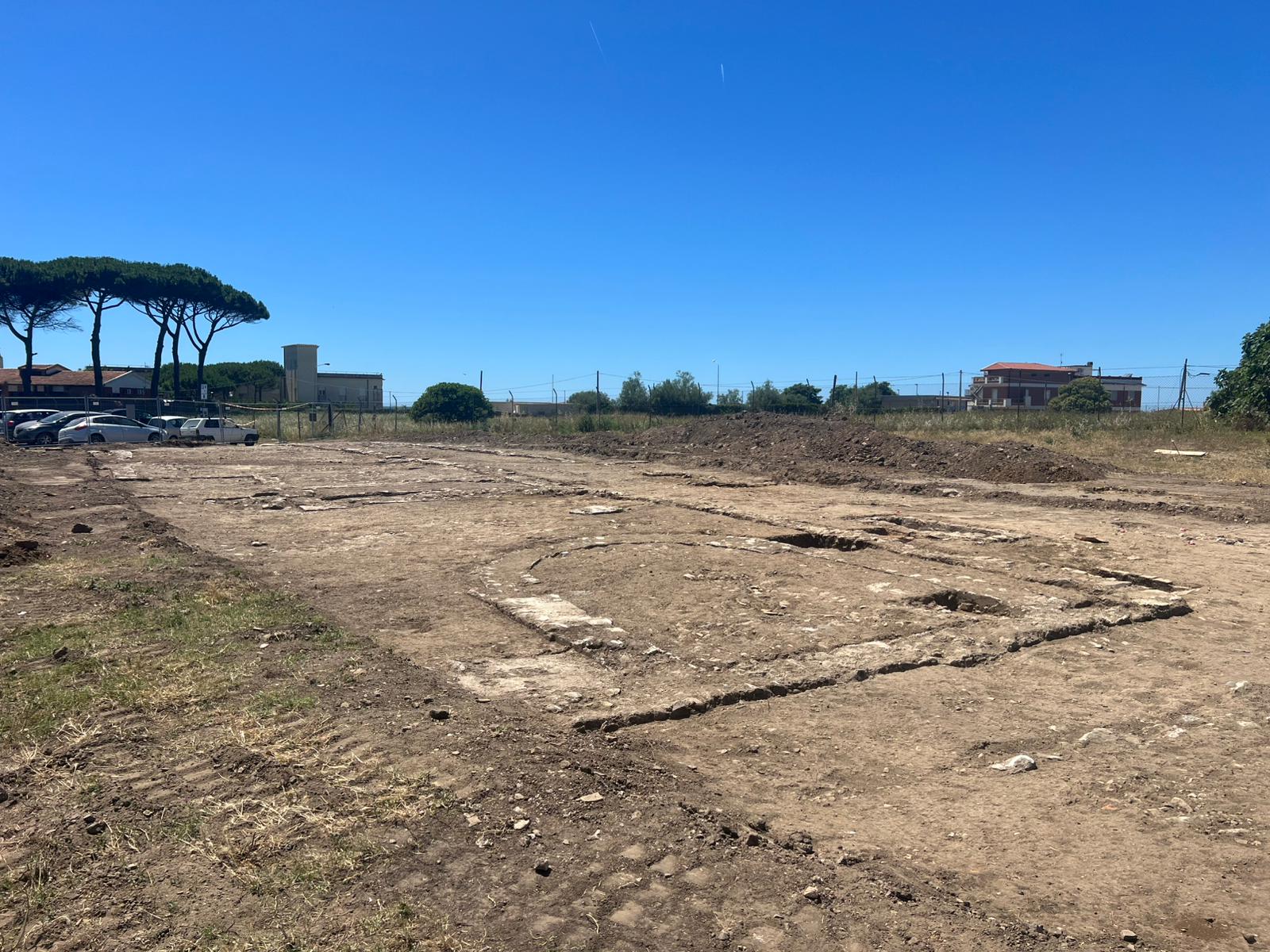 Tarquinia Lido – Alle Saline affiorano resti di strutture e sepolture romane, potrebbero essere collegate all’antico porto (FOTO)
