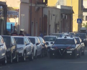 Civitavecchia – Carabinieri in via Terme di Traiano: sequestrati bastoni, mazze da baseball, coltelli, spray urticanti e pistole scacciacani