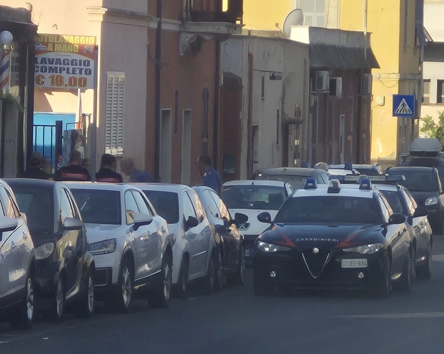 Civitavecchia – Blitz dei Carabinieri in via Terme di Traiano: controlli in un autolavaggio e una barberia