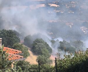 Montefiascone – Incendio sulla Cassia, evacuate alcune abitazioni (FOTO E VIDEO)
