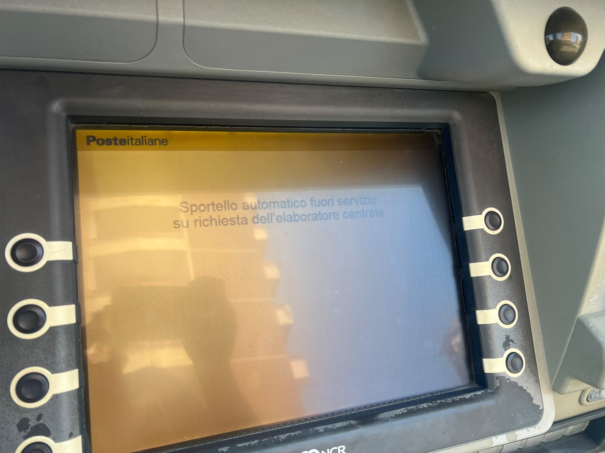 Tarquinia – Gli ATM delle Poste fuori uso da una settimana: “Mare e città insieme, è inaudito”