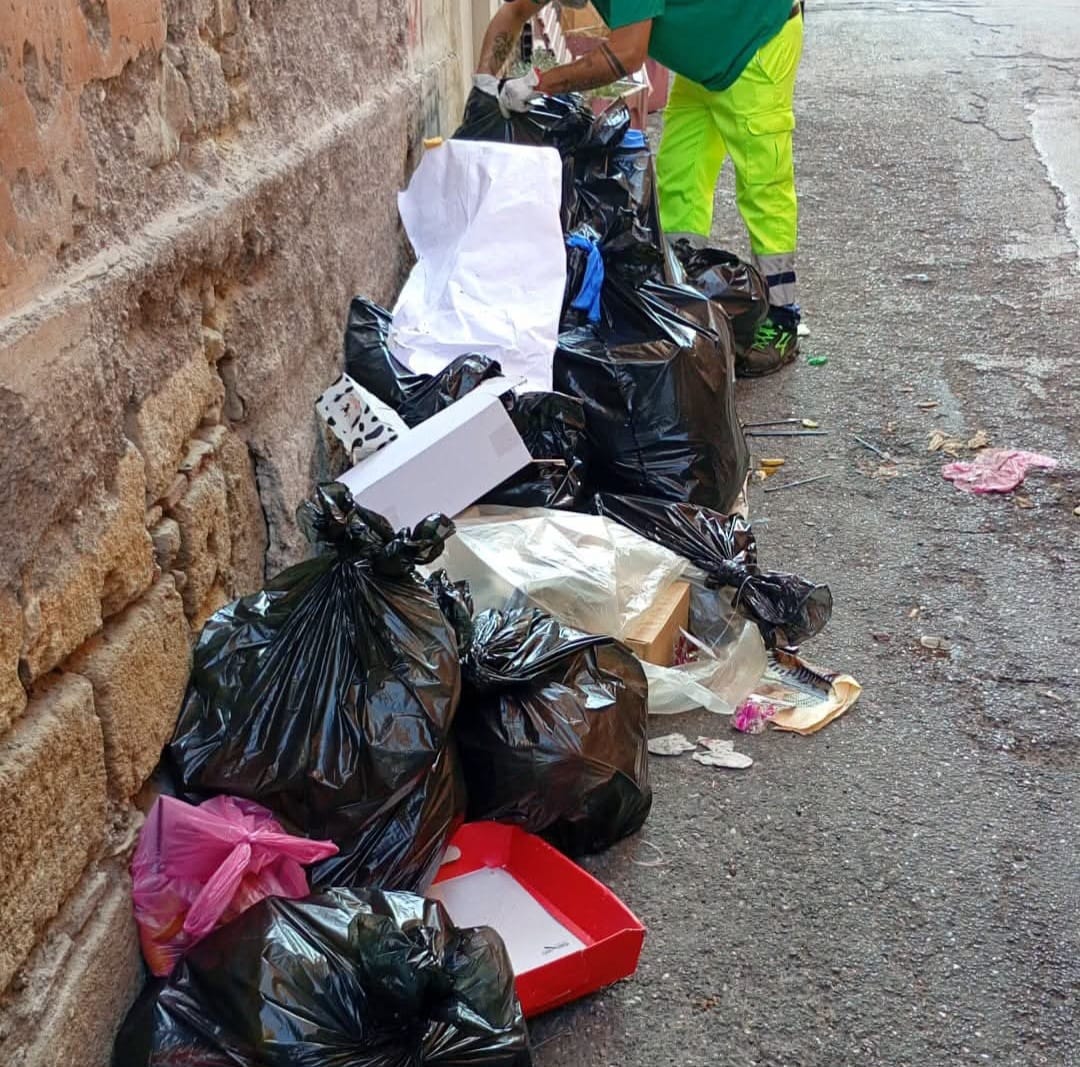 Degrado Civitavecchia, ancora malcostume: discarica a cielo aperto in via dei Bastioni