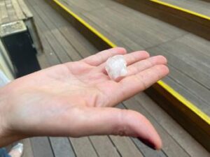 Forte grandinata a Roma, pioggia di chicchi grandi come palle da golf