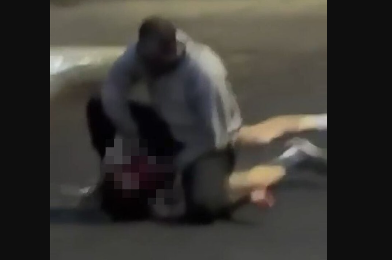 Africano cerca di decapitare un uomo in strada, shock e sommosse contro migranti in Irlanda del Nord