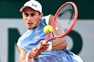 Roland Garros, Arnaldi si ritira: Cobolli in finale senza giocare