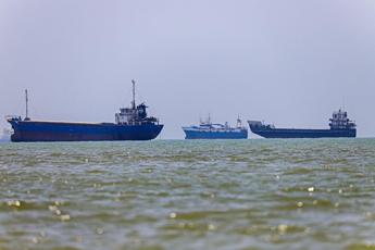 Iran, Trump accusa Teheran: “Droni contro le navi nello Stretto di Hormuz”. Accordo Israele-Libano