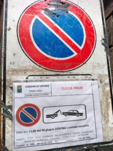 Viterbo – Parcheggi interdetti per passaggio del Tuscia Pride, i commercianti: “Non si poteva aspettare almeno un’ora?”