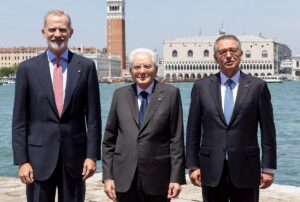 IA, Mattarella “Pochissimi privati travolgono ogni regola, l’Ue agisca”