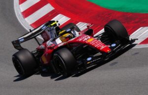 Trionfo Ferrari a Barcellona: vince Hamilton su Russell, Antonelli e Leclerc out