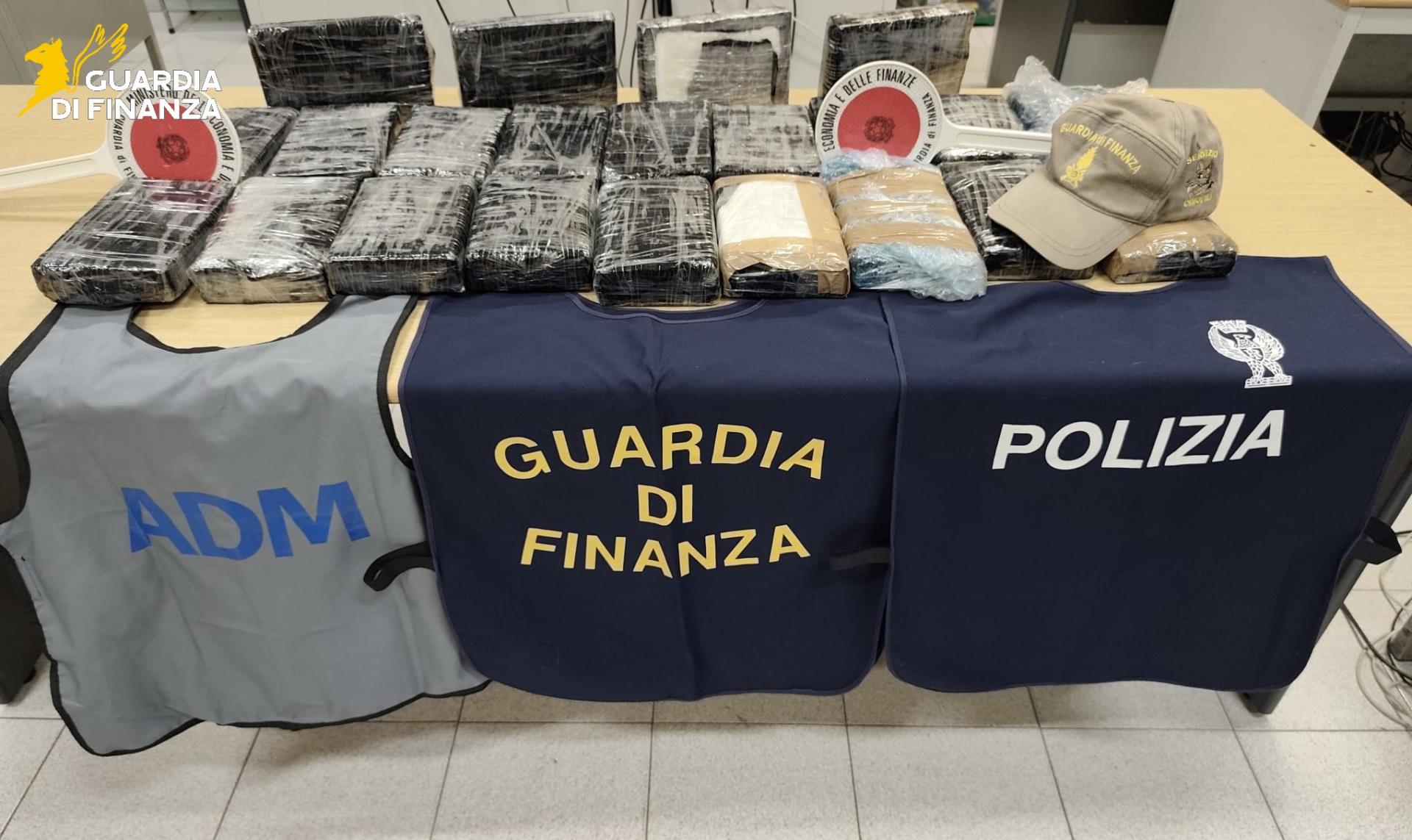 Civitavecchia – 23kg di cocaina trovati al porto, la “gita” di un tedesco finisce in carcere