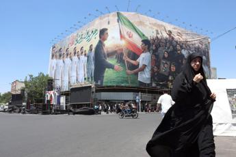 Iran-Usa, raggiunto l’accordo di pace. Hormuz riapre ma resta il nodo dei pedaggi – Diretta