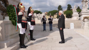 2 Giugno, Mattarella depone una corona d’alloro sulla tomba del Milite Ignoto