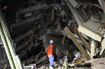 Terremoto in Venezuela, due scosse di magnitudo 7.2 e 7.5. Primo bilancio: 32 morti e 700 feriti