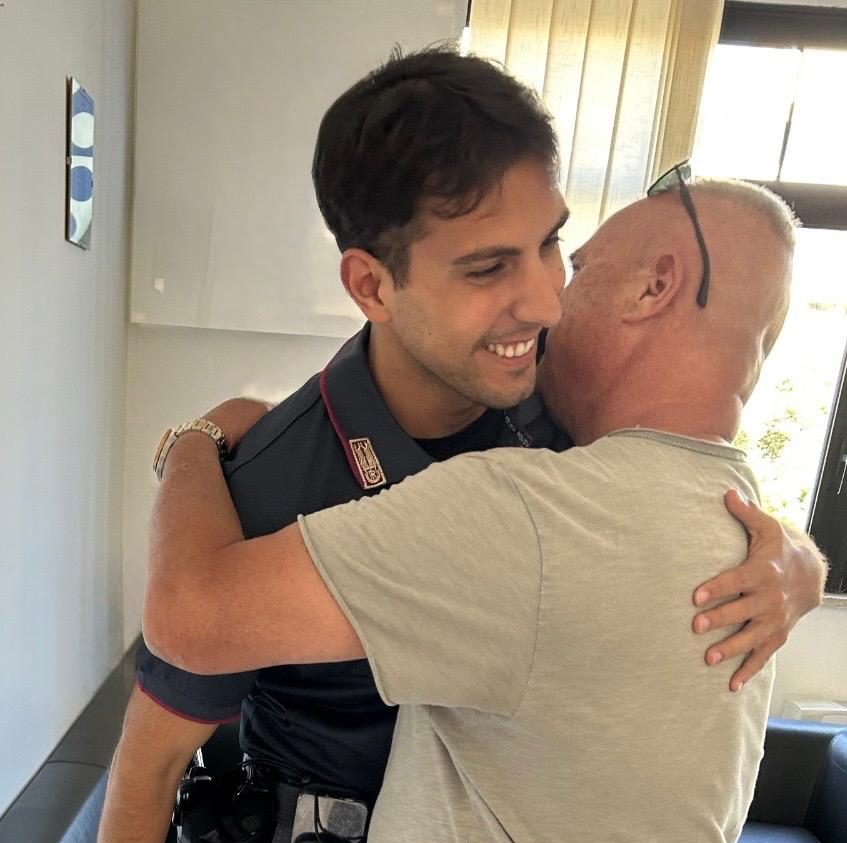 Roma – Padre disperato per il furto del marsupio contenente farmaco salvavita per la figlia, ritrovato grazie a poliziotti e direttore postale
