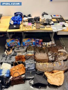 Roma – Valigie, borse griffate e profumi: smantellata una “boutique della ricettazione” in un box abusivo