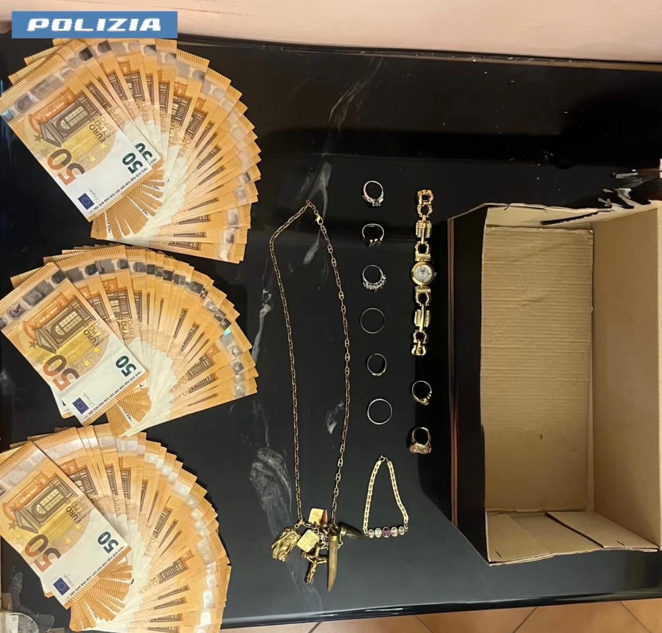 Roma – Costringono un anziano ad una “maratona telefonica” di 12 ore per prosciugargli il conto: incastrati dalla stessa vittima di 82 anni