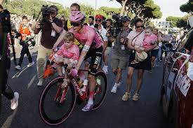 Giro d’Italia, Vingegaard trionfa nell’edizione 109