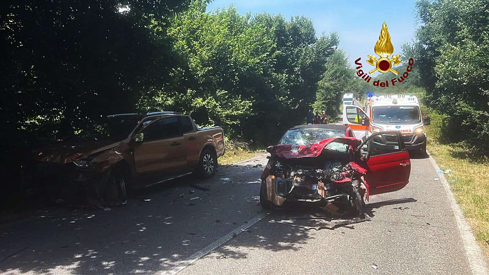 Schianto frontale sulla Maremmana, giovane donna in fin di vita: trasportata in elicottero in codice rosso