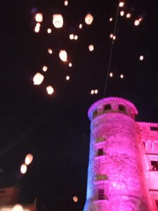 Stand degustazione e musica nel centro storico per la Notte delle Lanterne di Vasanello