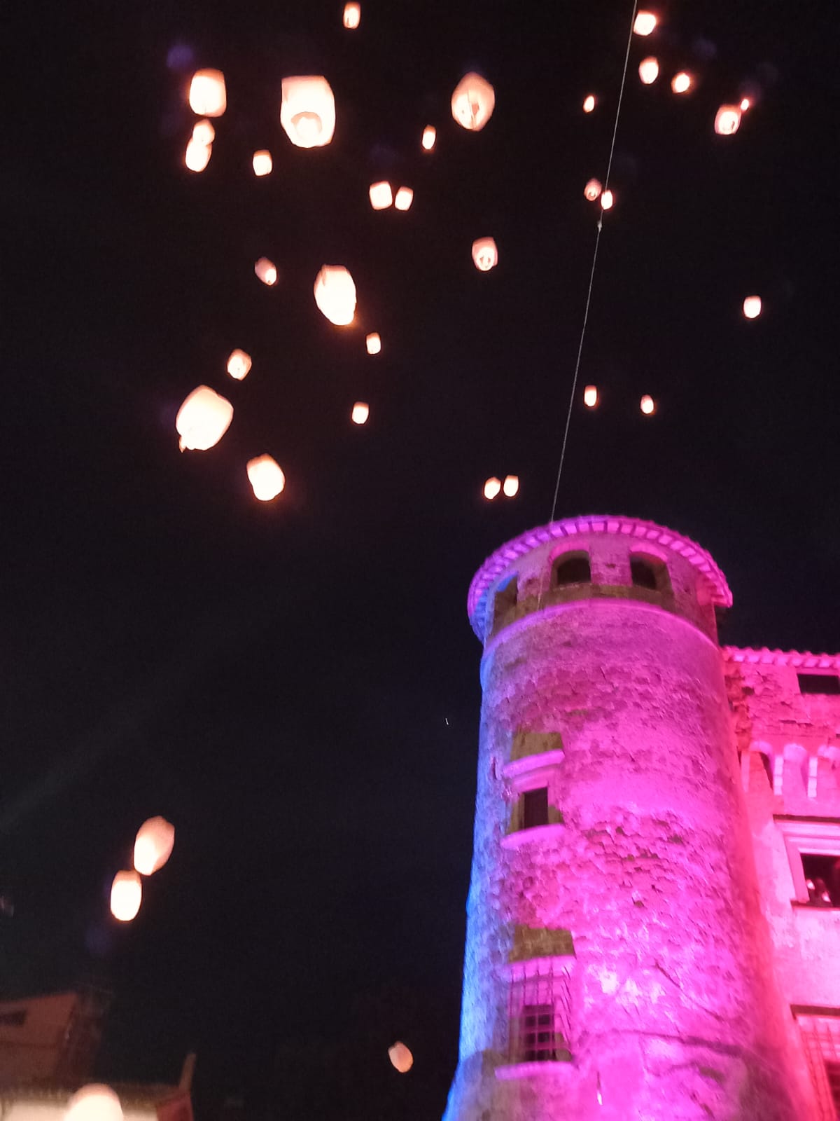 Stand degustazione e musica nel centro storico per la Notte delle Lanterne di Vasanello