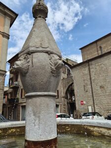 Viterbo – Tornano a zampillare le fontane del centro storico: completata quasi ovunque la riattivazione (FOTO)