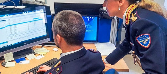 Civitavecchia – Profili social clonati con foto dei figli e richieste di denaro: scatta l’allarme tra le famiglie