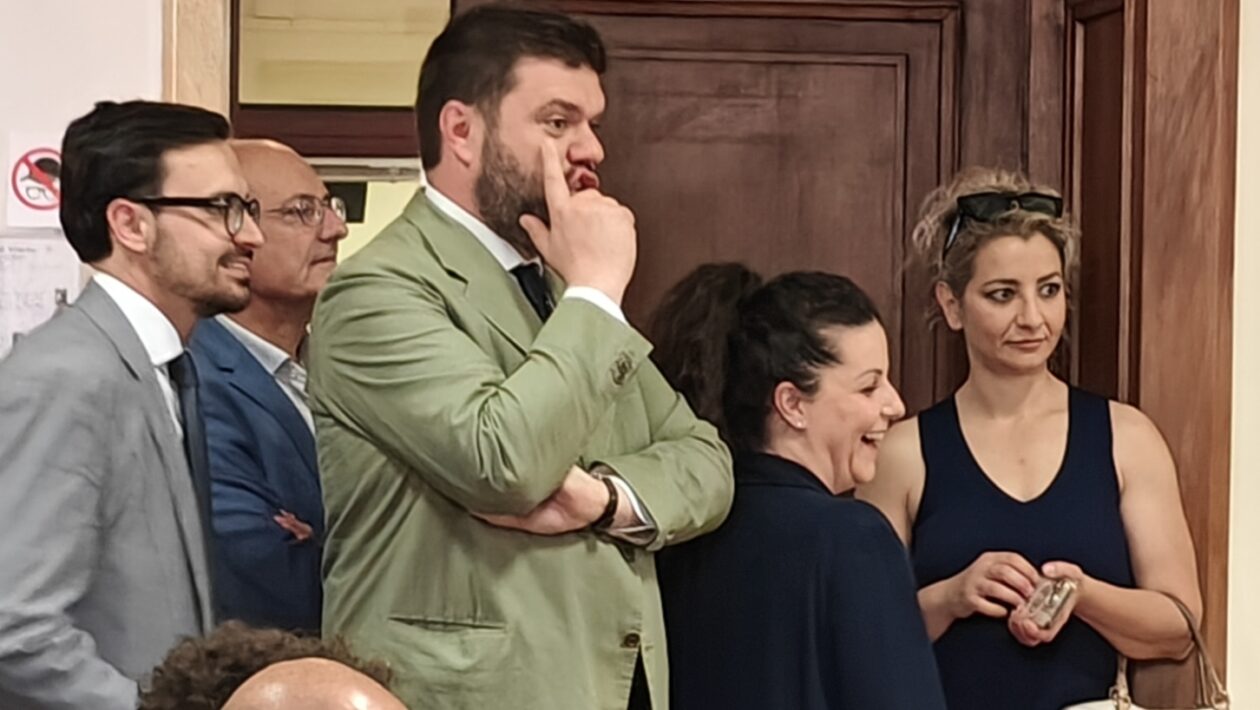 Viterbo – Forza Italia rilancia l’asse con Frontini e perde altri pezzi: “Viterbo al centro, basta polemiche”