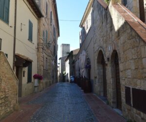 Tarquinia – “Il Comune eserciti il diritto di prelazione su via dei Granari”, l’affondo di Fdi