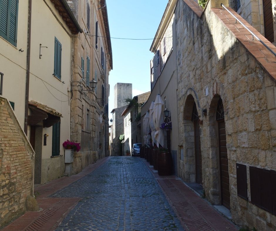 Tarquinia – “Il Comune eserciti il diritto di prelazione su via dei Granari”, l’affondo di Fdi