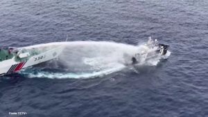 “Hanno violato acque territoriali”, cannoni ad acqua Cina contro navi filippine