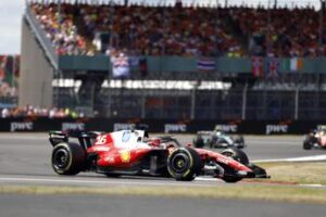 Formula 1, oggi Gp Silverstone: Leclerc in testa, poi Hamilton – Diretta