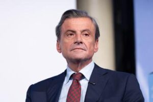 Caso Roggero, Calenda attacca Salvini: “Un imbecille, non va bene legge che ha fatto lui”