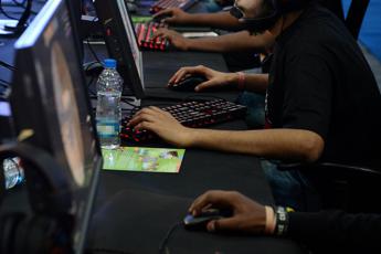 Iss: “Per oltre 1 studente su 6 comportamenti a rischio tra social, gaming e gioco d’azzardo”
