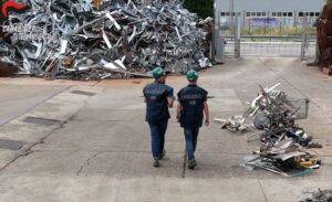 Traffico di rifiuti verso il Pakistan, sequestri e perquisizioni nel bresciano