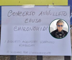 Troppi moscerini e Bobby Solo annulla il concerto, il festival sta valutando azioni legali
