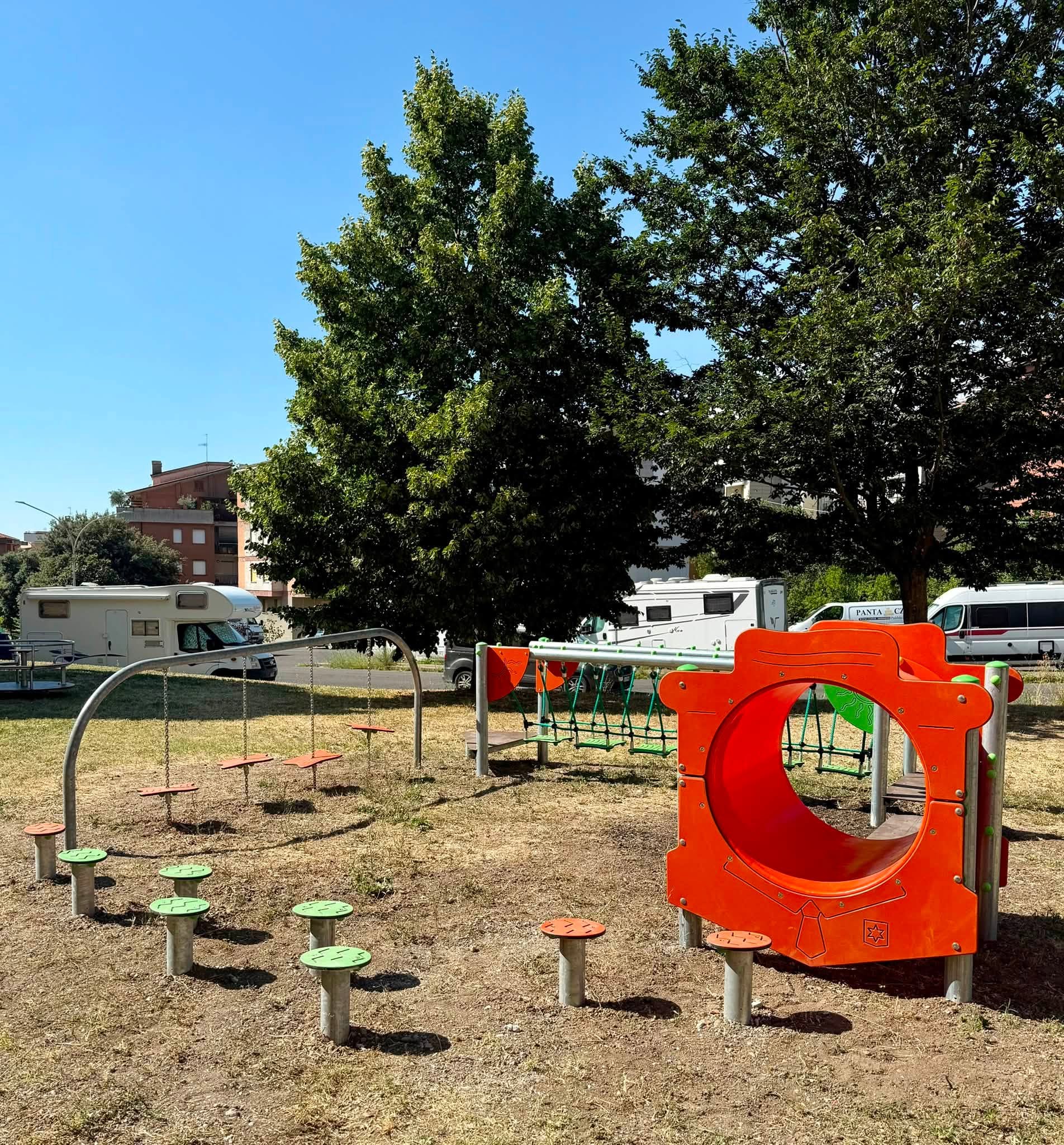 Viterbo Clean Up centra l’obiettivo: raccolti 17mila euro, installati cinque nuovi giochi per i bambini (FOTO)
