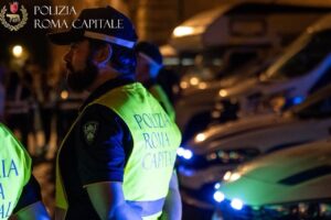 Roma: blitz Polizia Locale al Colosseo e nelle zone movida, 16 fermati
