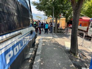 Cassino: forze dell’ordine assicurano le operazioni di demolizione dei manufatti in zona Colosseo