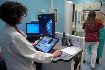 In Italia 950mila le donne col cancro al seno, Rete oncologica pazienti Italia: “Fare almeno 150 minuti di attività fisica a settimana”