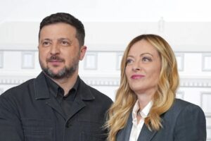 Ucraina, Meloni incontra Zelensky “Impegno al fianco di Kiev per una pace giusta”