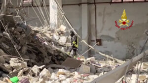 Esplosione in una palazzina a Messina, si cercano eventuali dispersi tra macerie