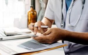 Linfedema interessa fino a 80% pazienti colpiti da tumore, esperti: “D’estate è più gravoso”