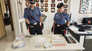 Sequestrati a Nettuno 2 chili di crack, cinque persone arrestate