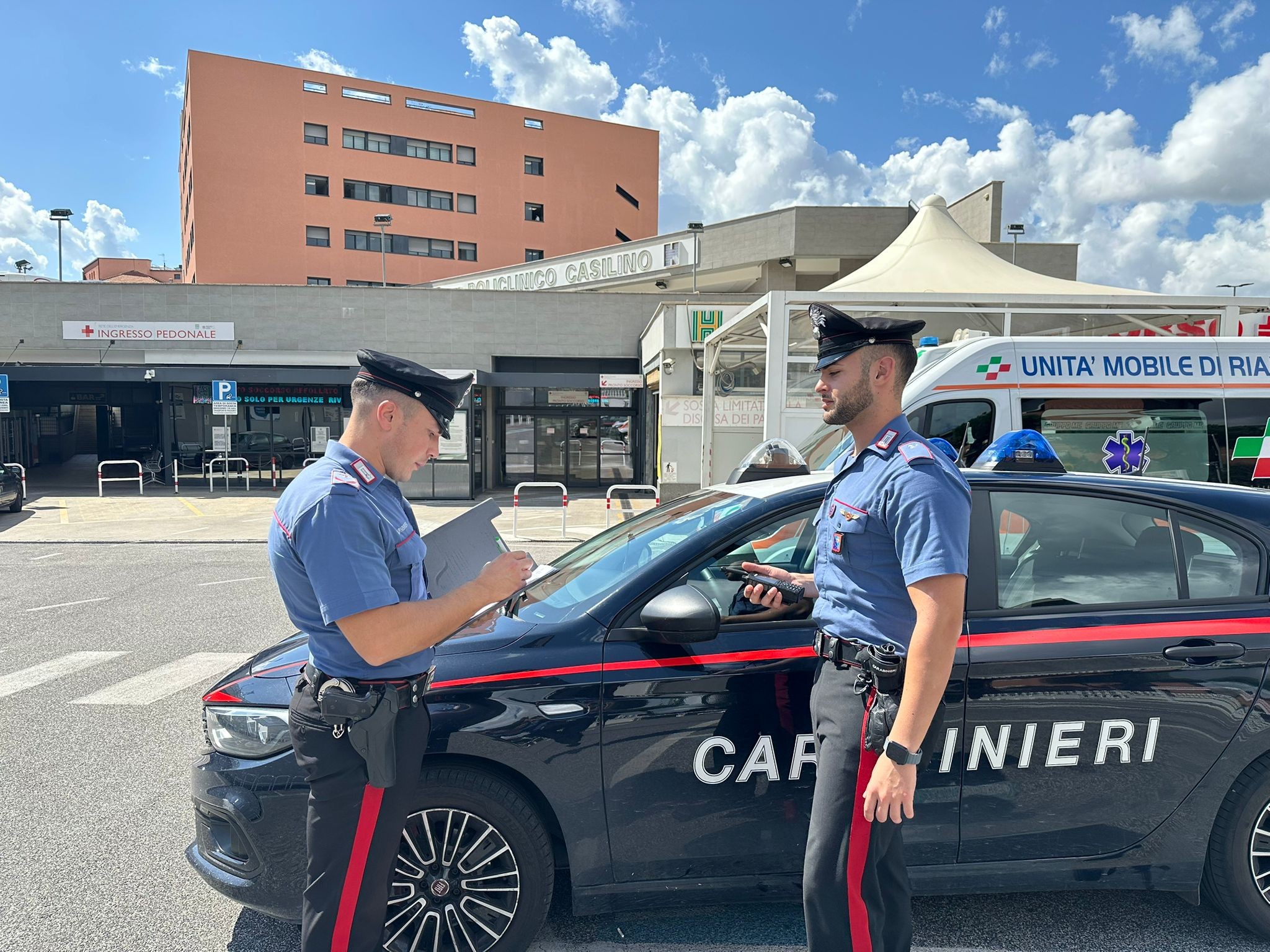Sutri – Sorpreso a guidare ubriaco si innervosisce: i carabinieri perquisiscono l’auto e ci trovano anche hashish e bilancino