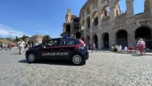Roma – Stretta dei Carabinieri: arrestati due borseggiatori al Colosseo