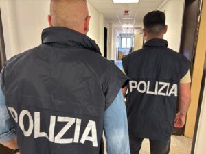 Blitz antidroga nel cuore di Viterbo: in casa quasi un etto di cocaina, arrestato un 45enne